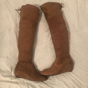 Jessica Simpson’s Over the Knee Boots